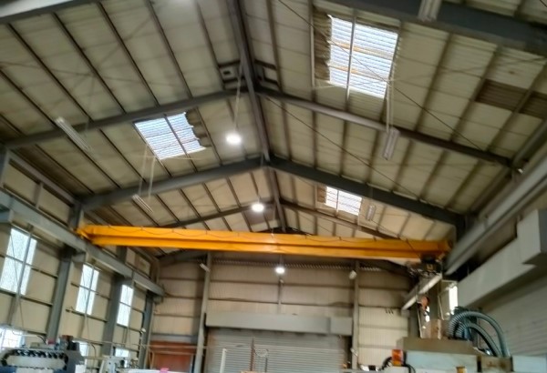 熊本　工場内の雨漏り　大波スレート